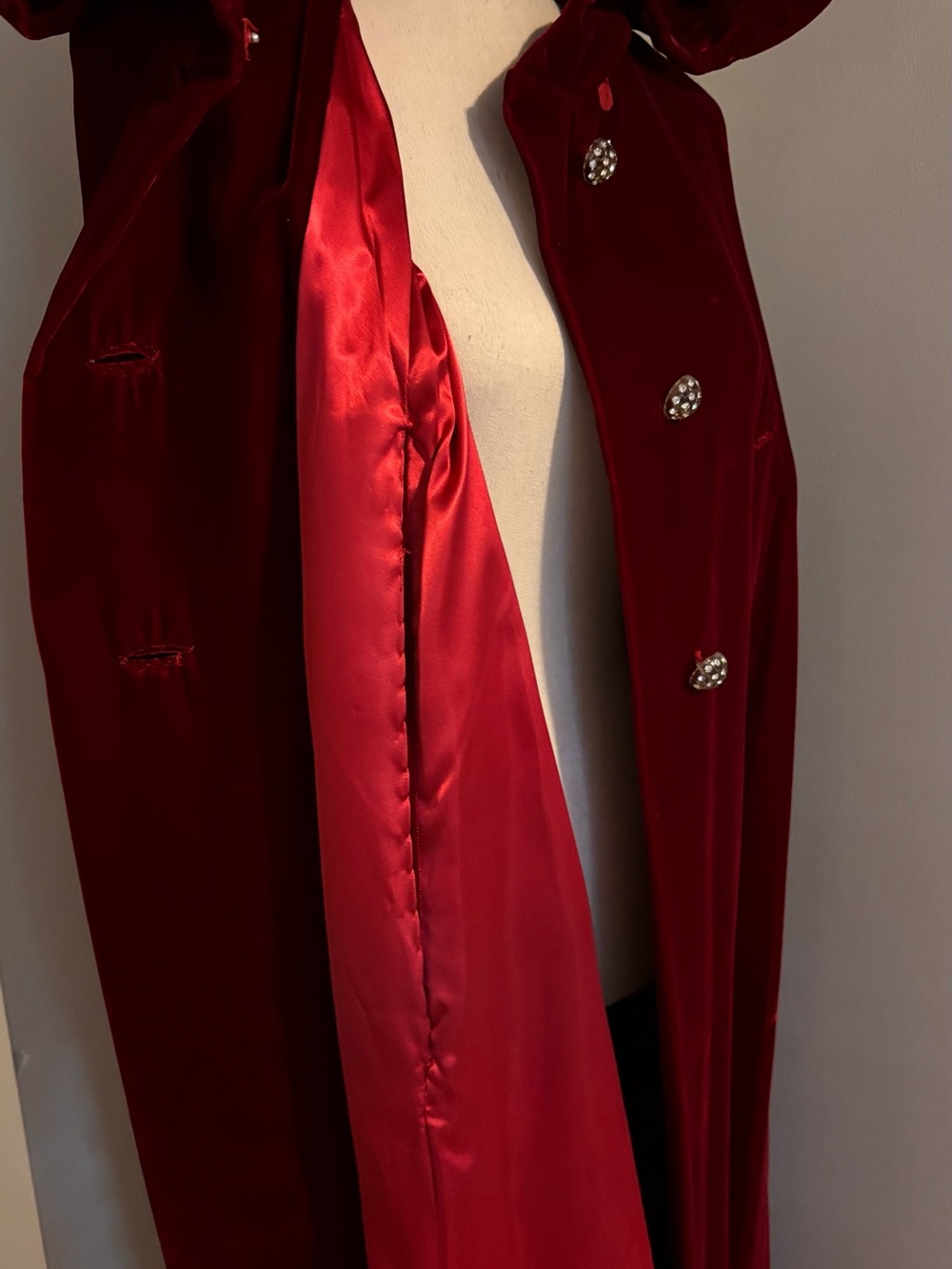 Vintage Deep Red Velvet Hooded Cape Cloak Satin Lined - Picture 8 of 16